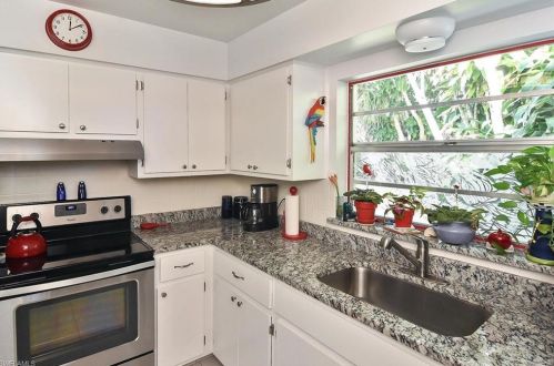 1097 Alhambra Cir, Naples FL 34103-3287 exterior