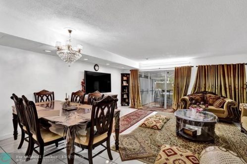 7100 169th St, Hialeah, FL 33015-4215