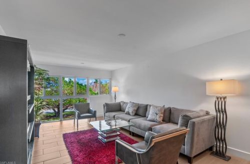 686 Broad Ave, Naples, FL 34102-7186