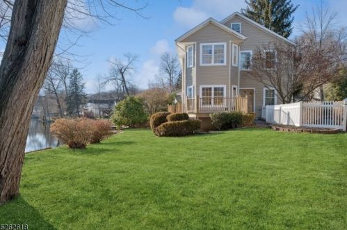 2 Shawnee Trl, Parsippany NJ  07834-1110 exterior
