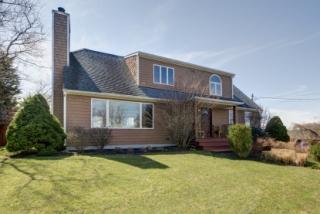 27 Fairfield Ave, Hither Plains, NY 11954-5336