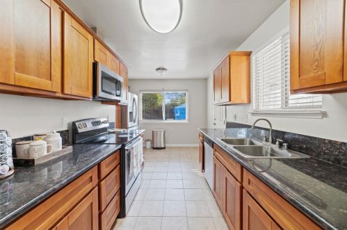6404 Larry Way, North Highlands, CA 95660-4010