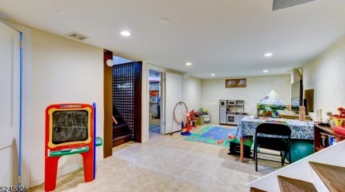 12 Hickory St, Cranford NJ  07016-3045 exterior