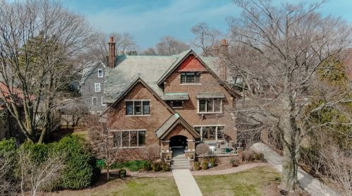 3245 Lake Dr, Milwaukee, WI 53211-3125