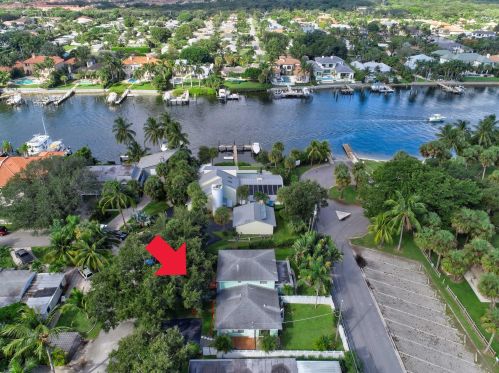 2101 Palm Cir, West Palm Beach, FL 33408-2716