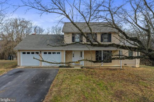 166 Hyde Park Ln, Charles Town WV  25414-4545 exterior