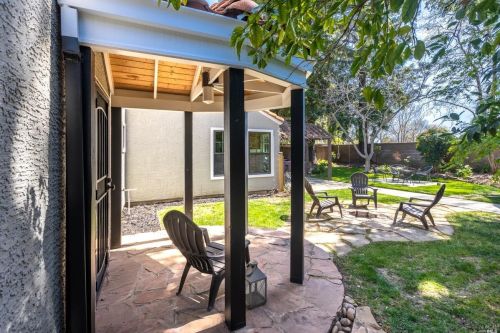 424 Stanford St, Vacaville CA  95687-4653 exterior