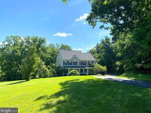 18240 Oak Ridge Dr, Purcellville, VA 20132-4050