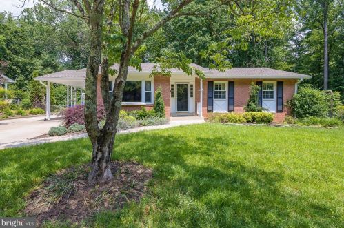 5621 Ravenel Ln, Springfield, VA 22151-2427
