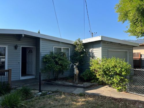 247 Garrett Dr, Ukiah, CA 95482-3836