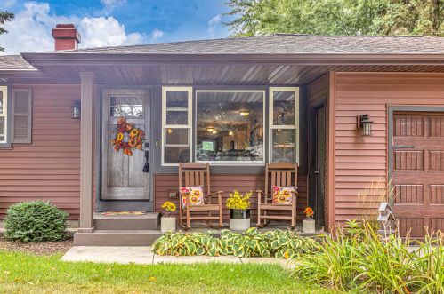 713 Wilson Ave, Cleveland, WI 53015-1539