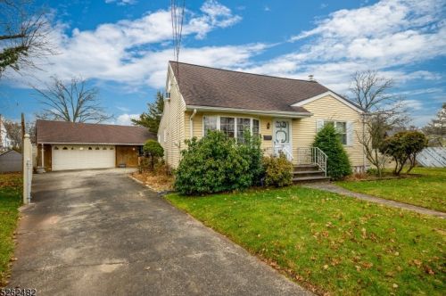 738 Rodgers Ct, Rahway, NJ 07065-3617