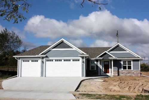 655 Silver Fox Dr, Kewaskum WI  53040-9054 exterior