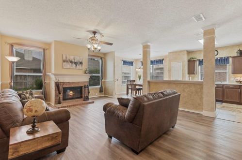 7809 Park Downs Dr, Fort Worth, TX 76137-5451