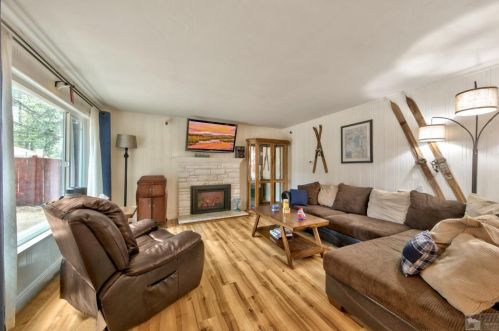 1209 Reno Ave, South Lake Tahoe CA  96150-2920 exterior