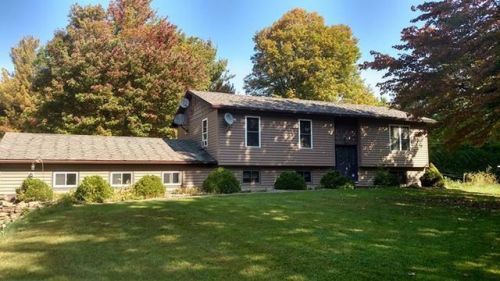 853 Jersey Swamp Rd, Morrisonville, NY 12962-3910