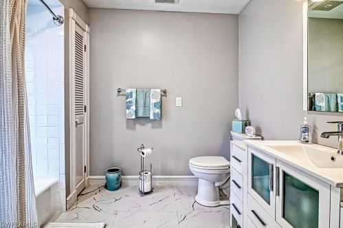 466 Sea Oats Dr, Sanibel FL  33957-5413 exterior