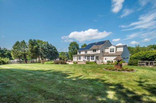 12 Country Meadow Rd, Hackettstown NJ  07840-5205 exterior