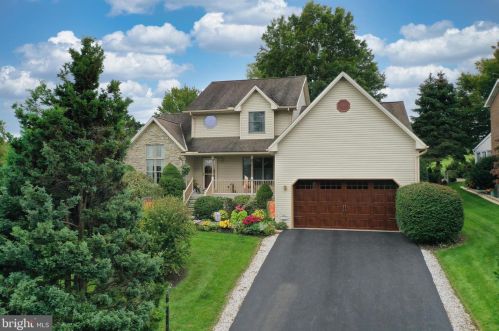 175 Albright Dr, Hanover, PA 17331-9568