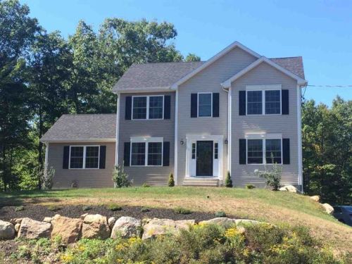 104 Monarch Ave, Goffstown NH  03045-2736 exterior