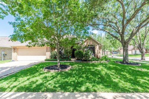 214 Chariss Glen Dr, League City, TX 77573-4399