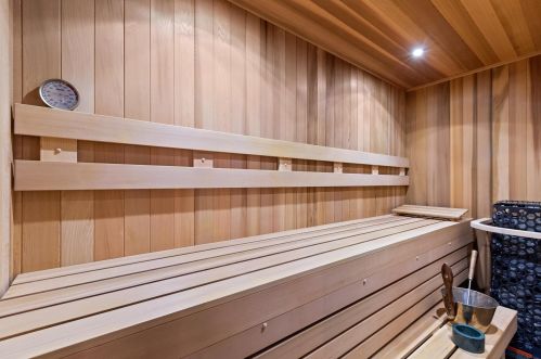 4108 Lk Dr, Milwaukee WI 53211-1719 exterior