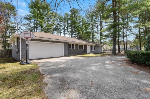 7 Circle Dr, Coventry, RI 02816-7005