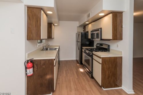 3710 Mark Twain Way, Mahwah NJ  07430-3477 exterior