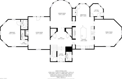 2 Winchester Dr, East Brunswick NJ  08816-3385 exterior