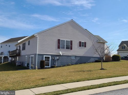 30 Centre Ct, Red Lion PA  17356-8949 exterior