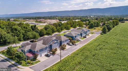 250 Parkside Ct, Woodstock, VA 22664-1075