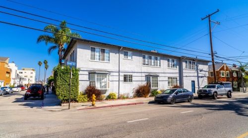 40 63rd Pl, Long Beach, CA 90803-5638