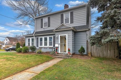 91 Rivercliff Dr, Milford, CT 06460-4908