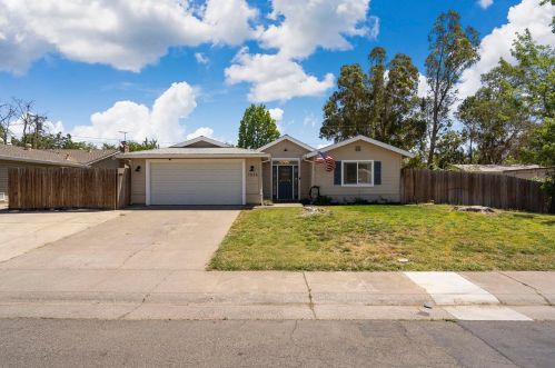 7036 Silver Knoll St, Rio Linda, CA 95673-2234
