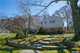 6 Livengood Ct, Woodbury NY  11797-3401 exterior