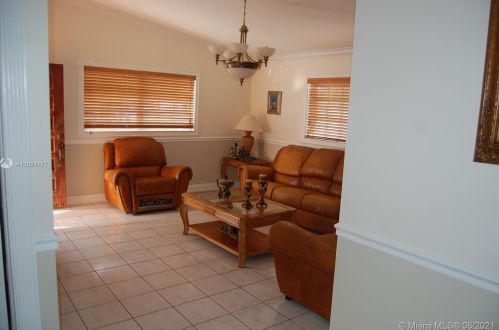 2424 71st Pl, Hialeah FL  33016-5444 exterior