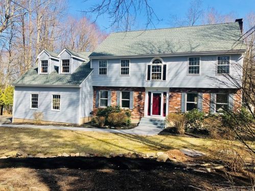15 Rolling Ridge Ct, Waterbury, CT 06712-1738