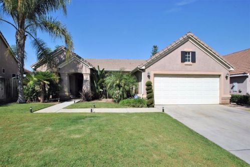 4662 Oak Park Dr, Fresno, CA 93722-3249
