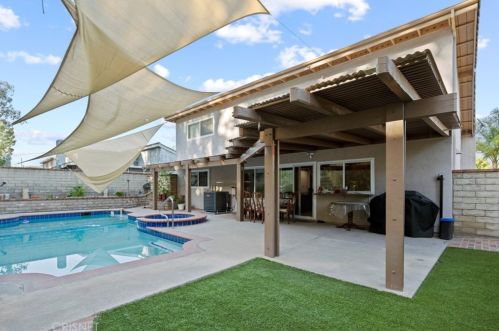 27025 Las Mananitas Dr, Santa Clarita CA  91354-2205 exterior