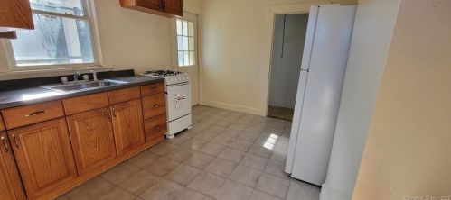 17 Cherry St, Milford CT  06460-3413 exterior
