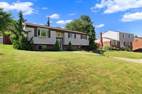 746 Lucy Dr, Pittsburgh, PA 15236-3359