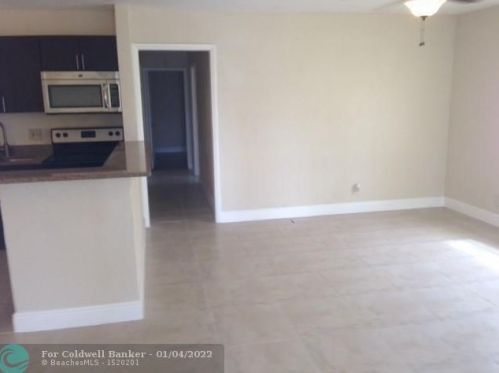 290 9th St, Dania Beach FL  33004-4439 exterior