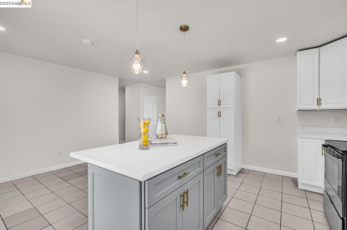 19 Castle Ct, West Pittsburg, CA 94565-3109