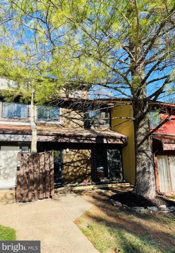 2120 Cartwright Pl, Herndon, VA 20191-1903
