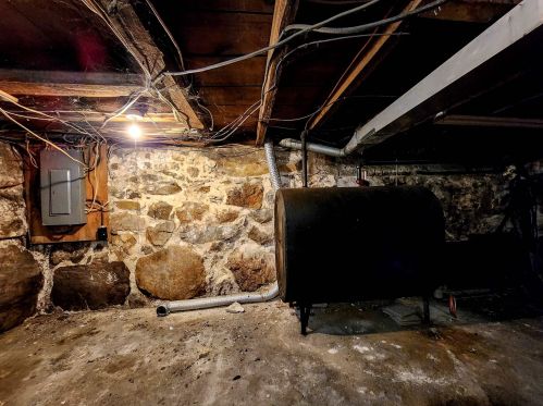 9 Hampstead Rd, Danville NH  03819-5100 exterior