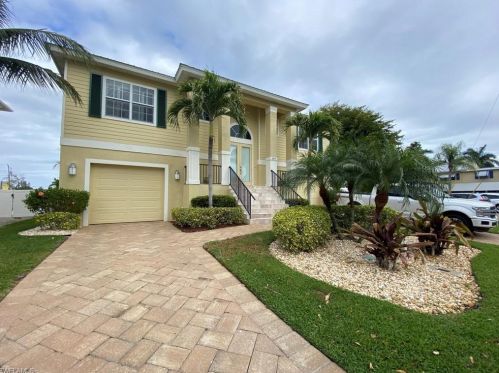 243 Driftwood Ln, Fort Myers Beach, FL 33931-4305