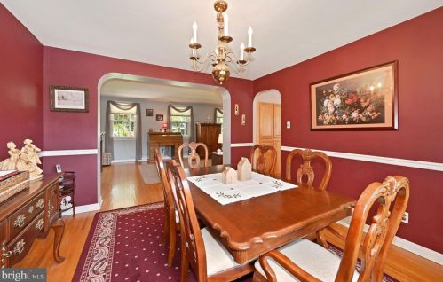210 Wayne Dr, Riverton NJ  08077-3843 exterior