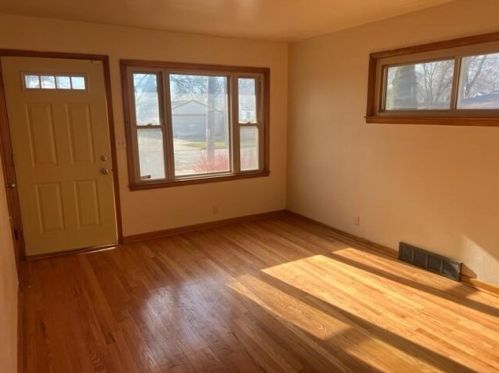 9758 Nash St, Milwaukee, WI 53222-2663