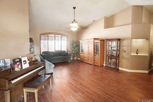 2820 Sunnyvale Rd, Lancaster, CA 93536-4016