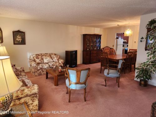 543 Davids Ct, Lakewood, NJ 08701-5883